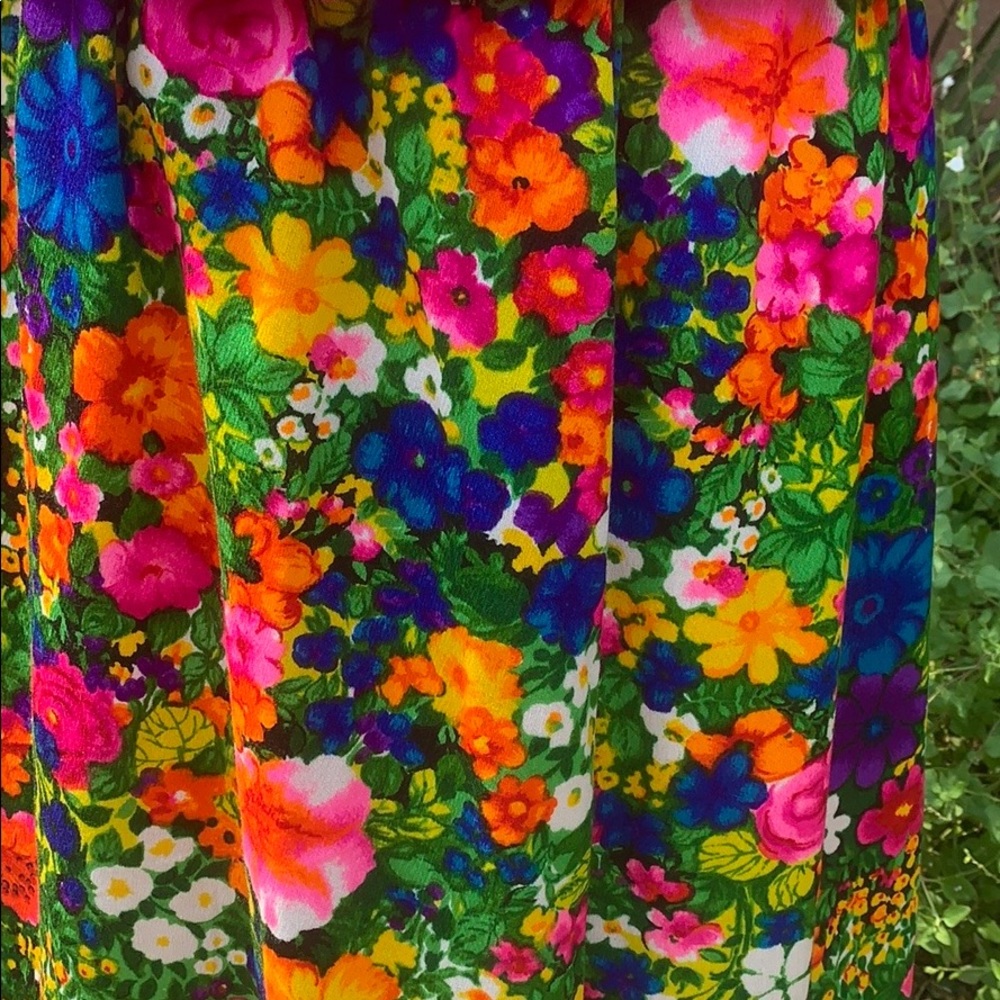 That 70’s vibe “Totally Vintage Maxi Skirt” - Picture 4 of 10